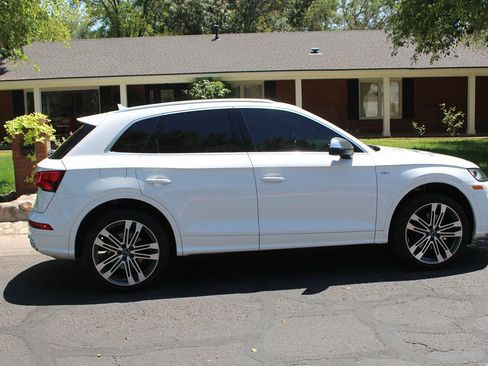 Used 2018 Audi SQ5 Prestige w/ Prestige Package AWD/4WD image 3