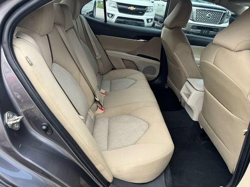 Used 2018 Toyota Camry LE FWD image 18