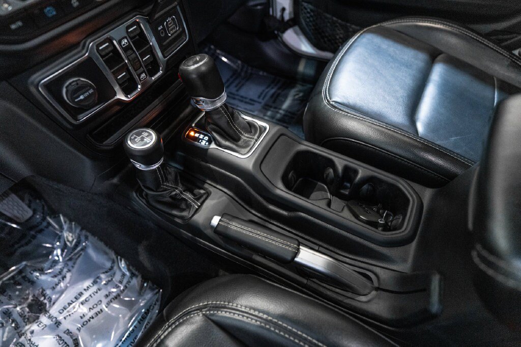 Used 2022 Jeep Wrangler Unlimited Sahara w/ Cold Weather Group AWD/4WD image 27