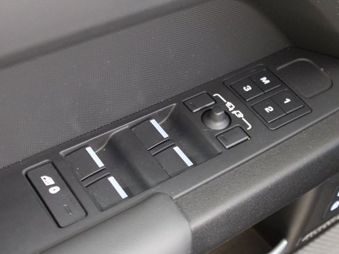 Certified 2024 Land Rover Defender 130 V8 image 16