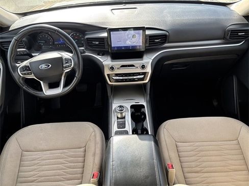 Used 2021 Ford Explorer XLT image 24