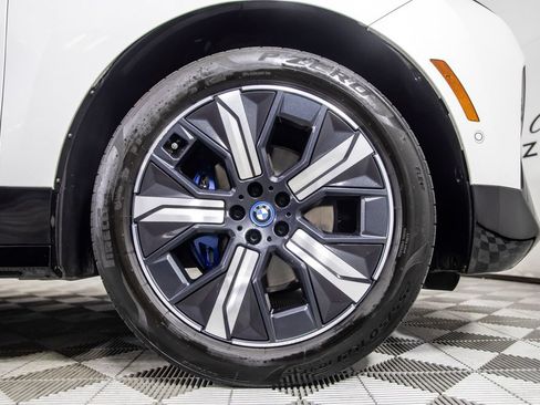 Used 2023 BMW iX xDrive50 w/ Sport Package AWD/4WD image 39
