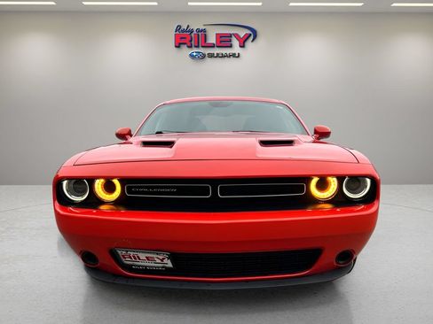 Used 2018 Dodge Challenger SXT RWD image 8