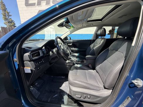Used 2018 Kia Niro Touring FWD image 9