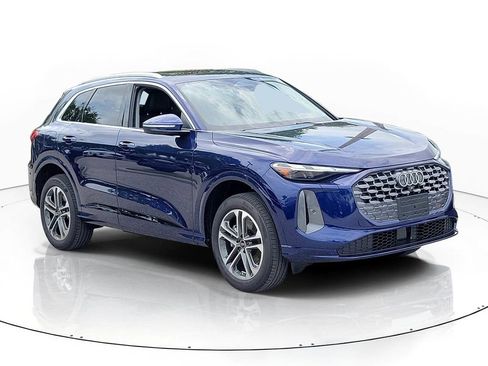 Used 2025 Audi Q5 Premium w/ Convenience Package AWD/4WD image 1