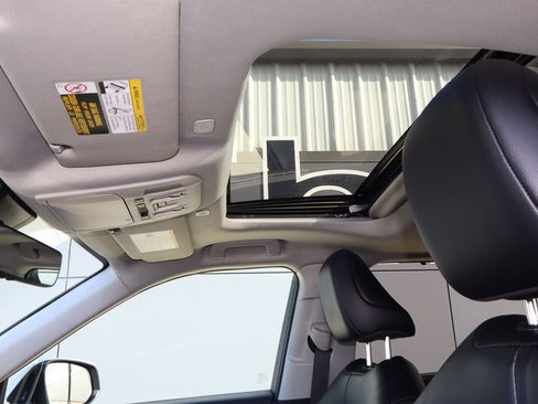 Used 2024 Toyota Highlander XLE image 8