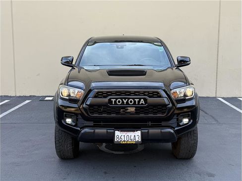 Used 2018 Toyota Tacoma TRD Pro AWD/4WD image 3