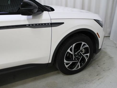 Used 2024 Lincoln Nautilus Premier w/ Equipment Group 102A AWD/4WD image 43