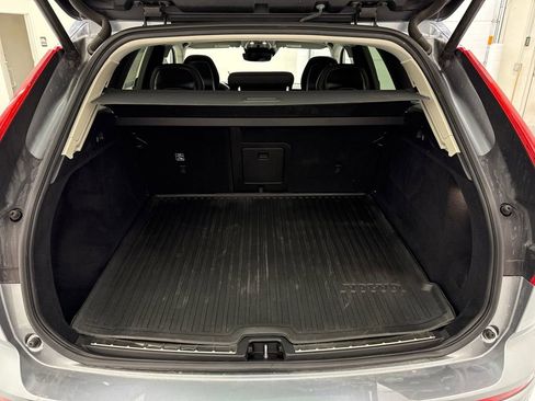 Used 2018 Volvo XC60 T6 Momentum w/ Advanced Package image 26
