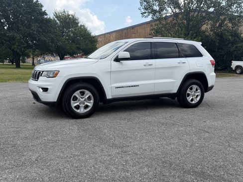 Used 2017 Jeep Grand Cherokee Laredo w/ Quick Order Package 23E AWD/4WD image 1