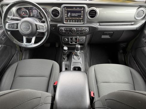 Used 2021 Jeep Gladiator Overland AWD/4WD image 9
