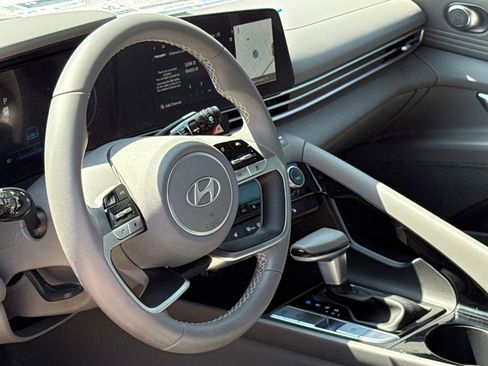 Certified 2025 Hyundai Elantra SEL FWD image 16