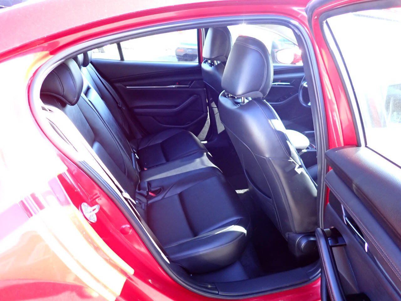 Used 2019 MAZDA MAZDA3 Sedan FWD image 10