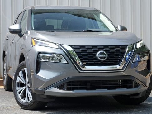 Used 2022 Nissan Rogue SV FWD image 2