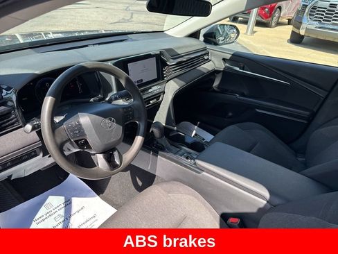 Used 2025 Toyota Camry LE image 12