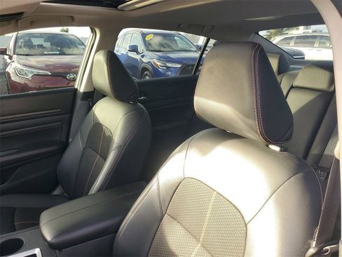 Used 2020 Nissan Altima 2.5 SR w/ Premium Package image 18