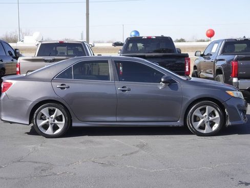 Used 2012 Toyota Camry SE image 5