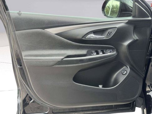 Used 2025 Buick Envista Avenir FWD image 18