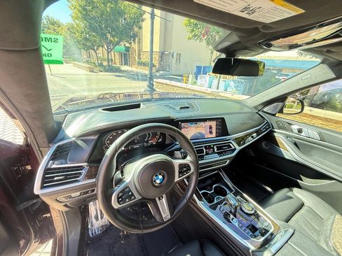 Used 2021 BMW X7 M50i image 12