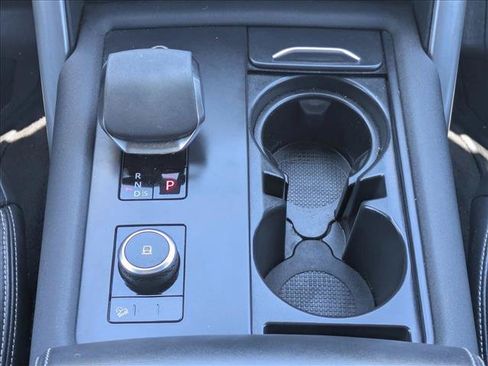 Used 2024 Land Rover Discovery Metropolitan Edition AWD/4WD image 11