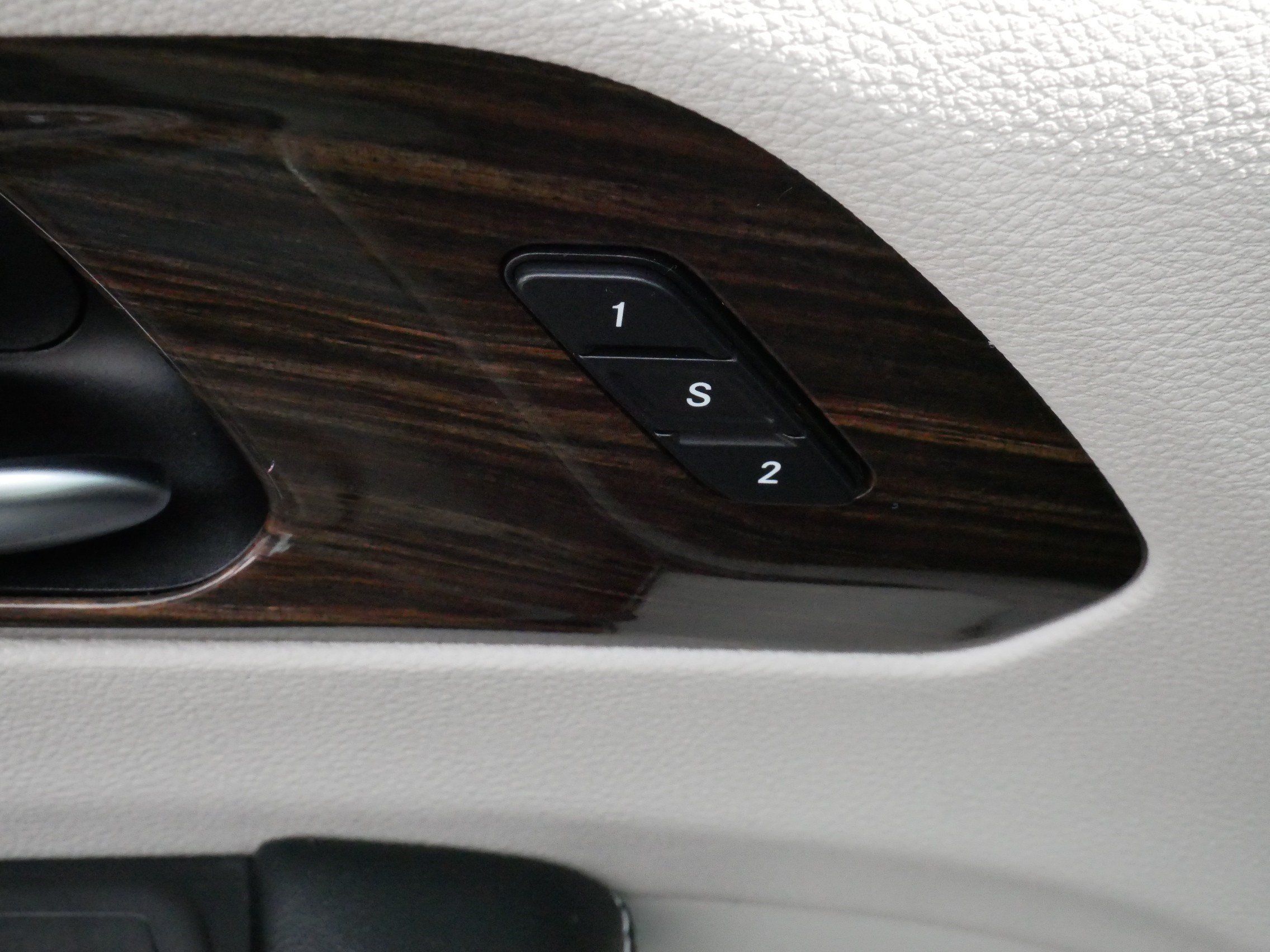 Used 2022 Chrysler Pacifica Limited w/ Uconnect Theater Family Group FWD image 19