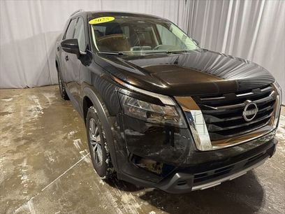 Used 2025 Nissan Pathfinder SL