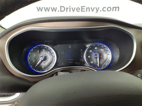 Used 2017 Chrysler Pacifica Touring-L Plus image 15