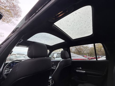 Used 2025 Mercedes-Benz GLB 250 image 30