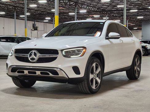 Used 2023 Mercedes-Benz GLC 300 4MATIC Coupe image 4