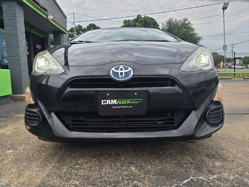 Used 2016 Toyota Prius C Two image 59