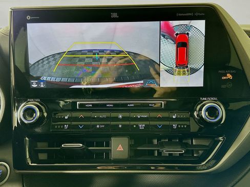 Certified 2021 Toyota Highlander Limited image 14