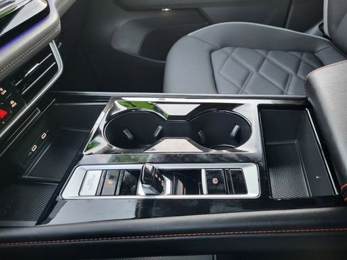 Used 2024 Volkswagen Atlas Peak Edition SE image 19