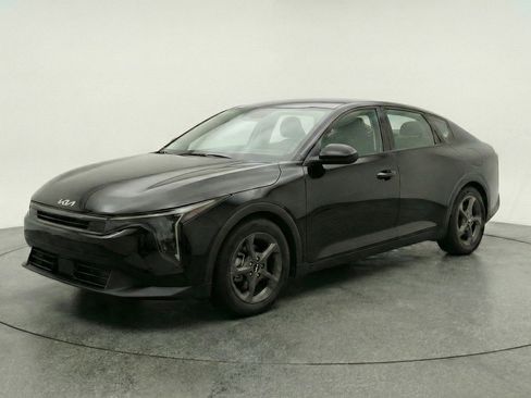 Used 2025 Kia K4 LXS image 3