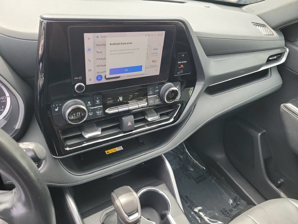 Used 2024 Toyota Highlander XSE FWD image 15