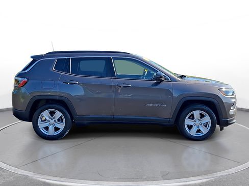 Used 2022 Jeep Compass Latitude w/ Convenience Group FWD image 9