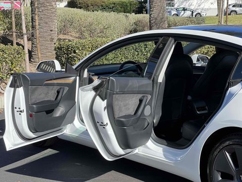 Used 2021 Tesla Model 3 Standard Range Plus image 23