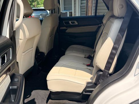 Used 2016 Ford Explorer Platinum AWD/4WD image 21