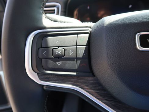 Used 2024 Jeep Wagoneer L Series II image 17