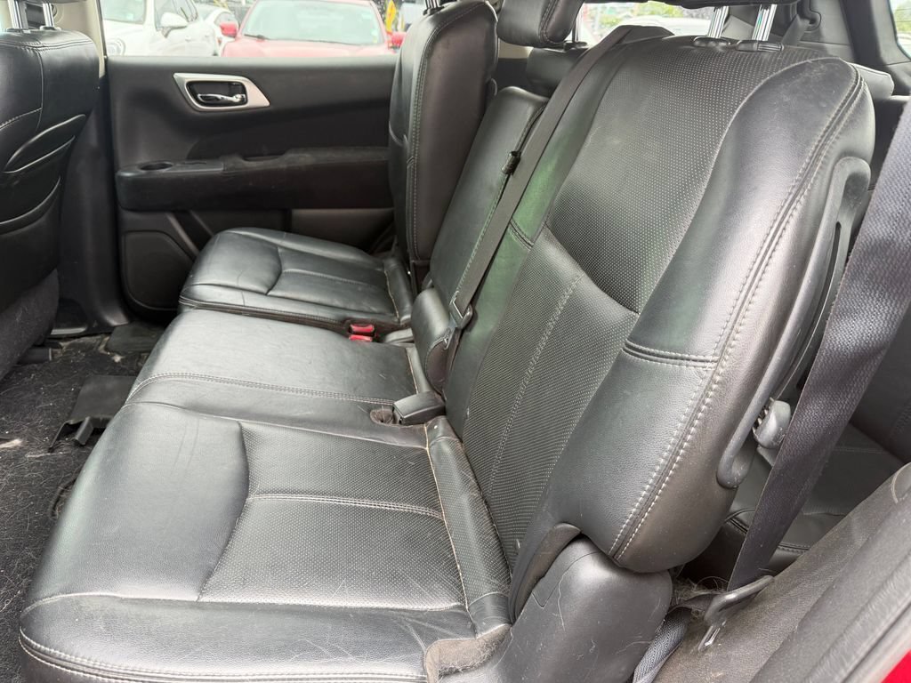 Used 2014 Nissan Pathfinder Platinum w/ Platinum Premium Package FWD image 4