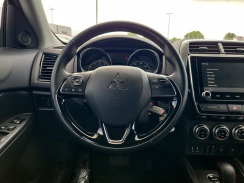 Used 2025 Mitsubishi Outlander Sport ES AWD/4WD image 17