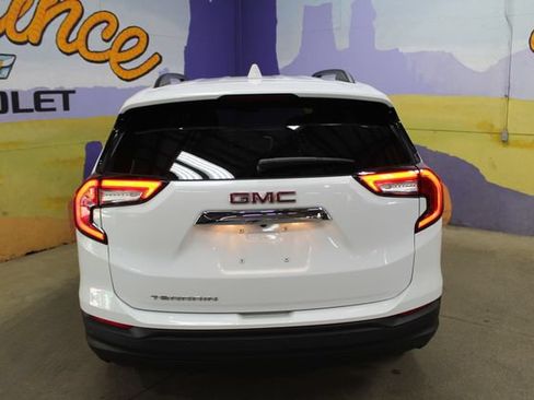 Used 2024 GMC Terrain SLE w/ Driver Convenience Package FWD image 7