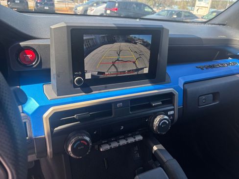 Used 2025 Toyota Tacoma TRD Off-Road image 30