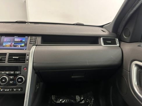 Used 2018 Land Rover Discovery Sport HSE image 25