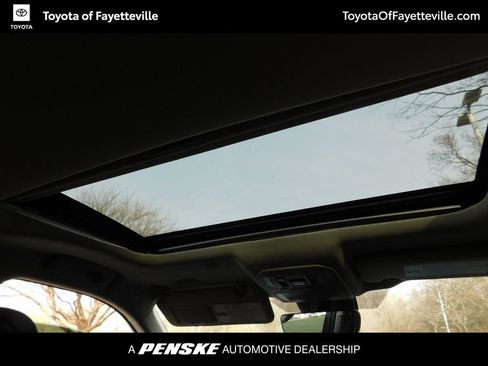 Used 2023 Toyota Highlander XLE image 6