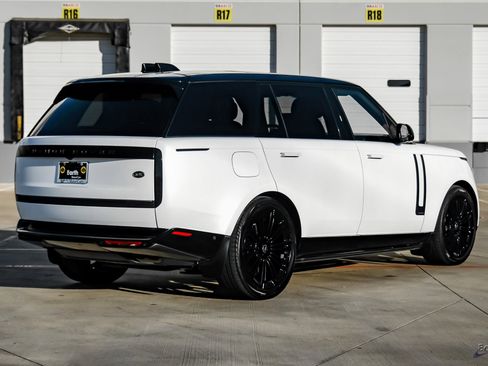 Used 2023 Land Rover Range Rover Long Wheelbase Autobiography image 13