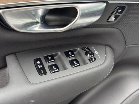 Certified 2025 Volvo XC90 B6 Plus AWD/4WD image 16