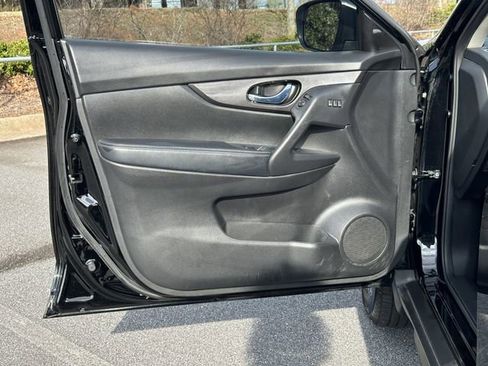 Used 2019 Nissan Rogue SV w/ Premium Package image 11