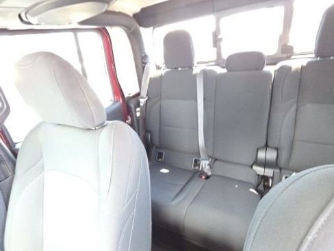 Used 2022 Jeep Gladiator Willys image 14