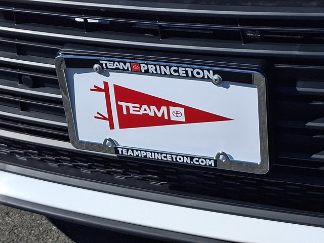 New 2026 Toyota Sienna XLE Woodland Edition AWD/4WD image 4
