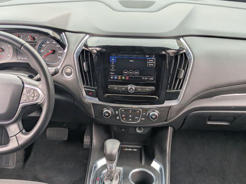 Used 2023 Chevrolet Traverse LT image 15